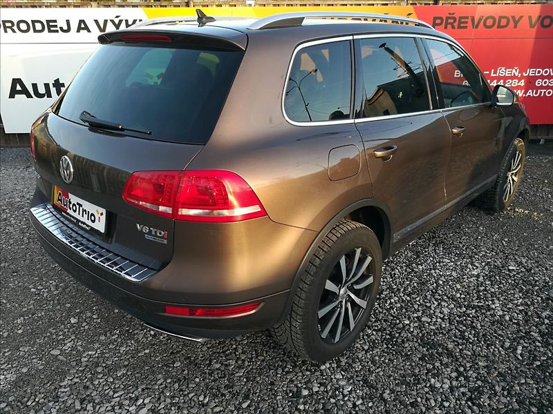 Volkswagen Touareg 3,0 TDI V6 Tiptronic - fotka 3 z 27