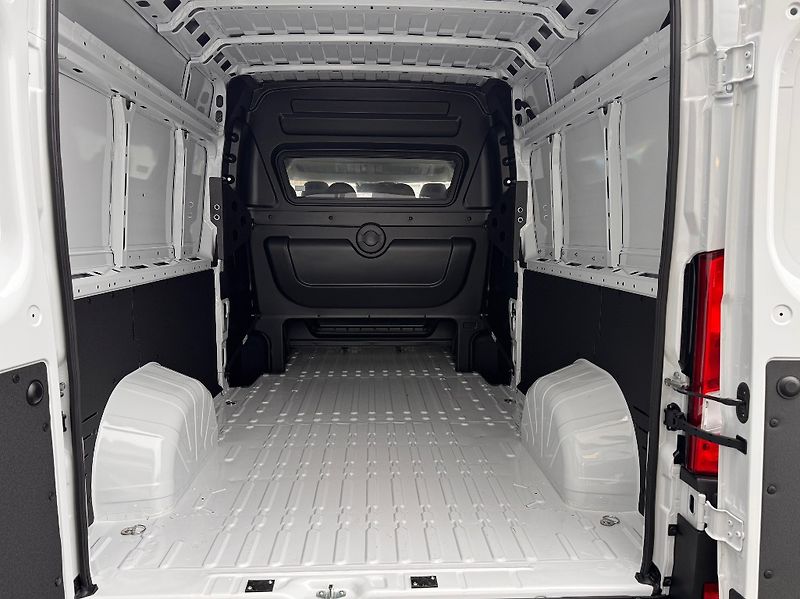 Fiat Ducato (2026) Crew Cab L3H2 2,2 Mjet (180k) - fotka 32 z 35
