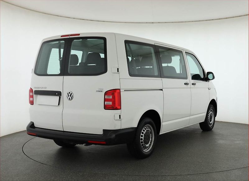 Volkswagen Transporter (2016) 2.0 TDI, Bus, 8Míst, ČR - fotka 5 z 13