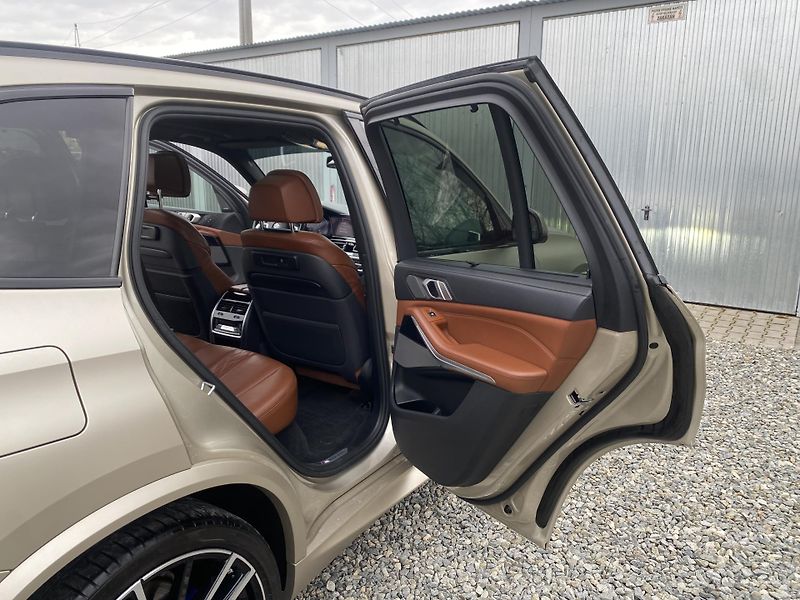 BMW X5 M50XD 4x4 400PS CZ DPH FULL 1A - fotka 123 z 171
