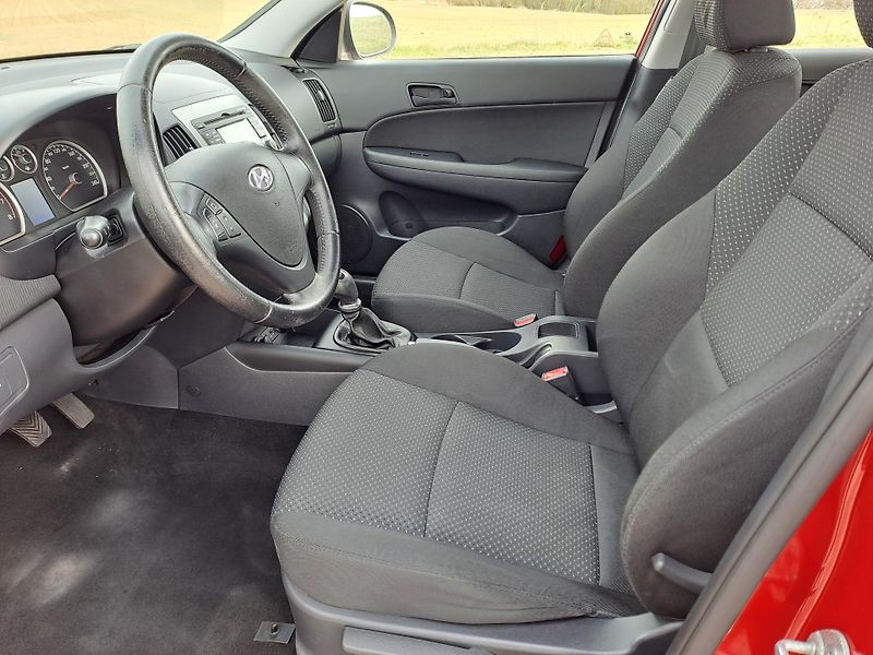 Hyundai i30 (2012) 1.4i DOLOŽENÉ KM - fotka 10 z 33