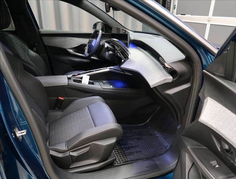 Peugeot 3008 1,2 ALLURE Hybrid 145 e-DCS6 - fotka 11 z 27