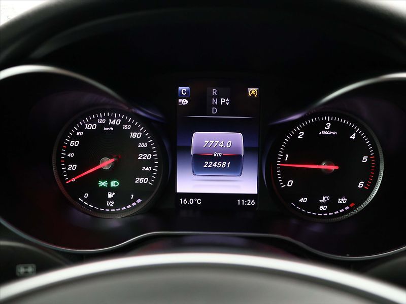 Mercedes-Benz GLC 2,1 220d 125kW AMG 4Matic CZ - fotka 17 z 33