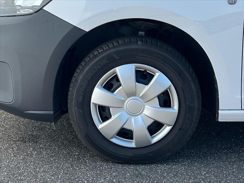 Volkswagen Caddy 2,0 TDi 75kW skříň - fotka 12 z 23