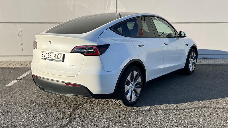 Tesla Model Y Long Range AWD 94% SOH Záruka - fotka 5 z 22