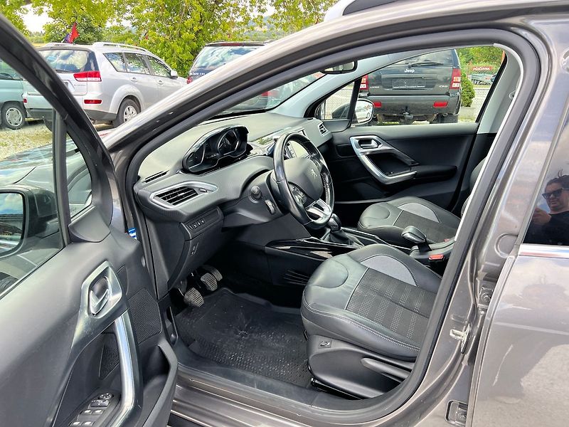 Peugeot 2008 1.2 i - fotka 5 z 15