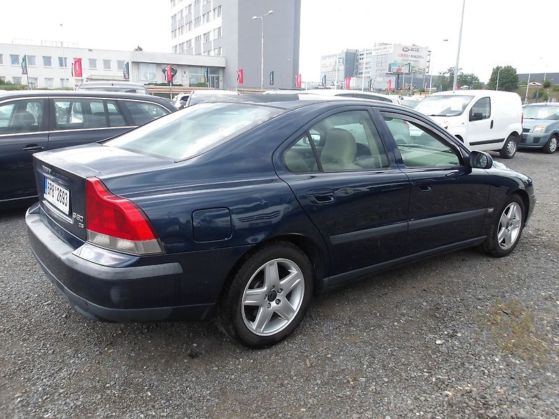 Volvo S60 2,4D JEZDÍ DOBŘE ! PĚKNÝ ! - fotka 3 z 31