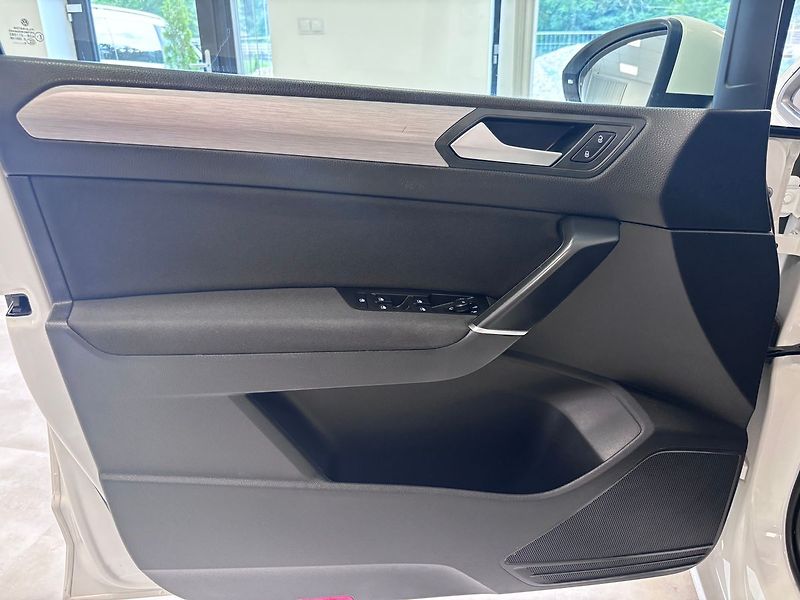 Volkswagen Touran 2.0 TDI BLACK EDITION - fotka 8 z 31