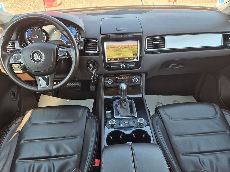 Volkswagen Touareg 3.0TDi 150kW 4x4 tažné - fotka 12 z 32