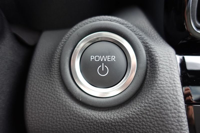 Toyota Yaris Cross 1,5 HEV Executive Tech VIP - fotka 31 z 36