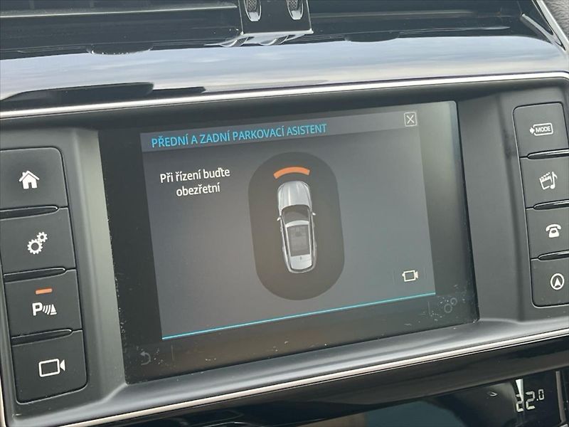 Jaguar F-Pace 2,0 D 132kW AWD PRESTIGE - fotka 17 z 27