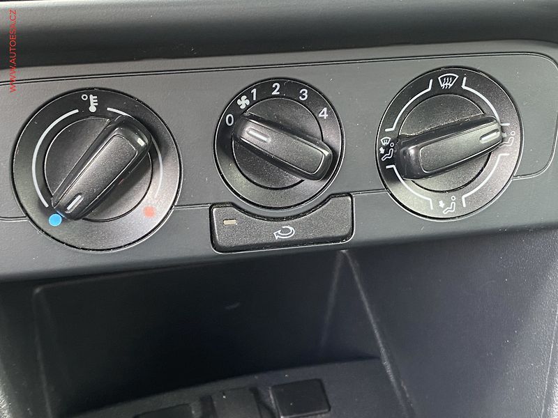 Volkswagen Polo (2012) 1.2i, ČR - fotka 12 z 15