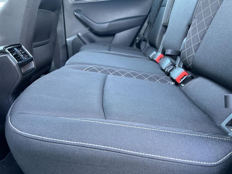 Škoda Karoq Style 1.5TSi NAVI KAMERA ALU - fotka 27 z 44