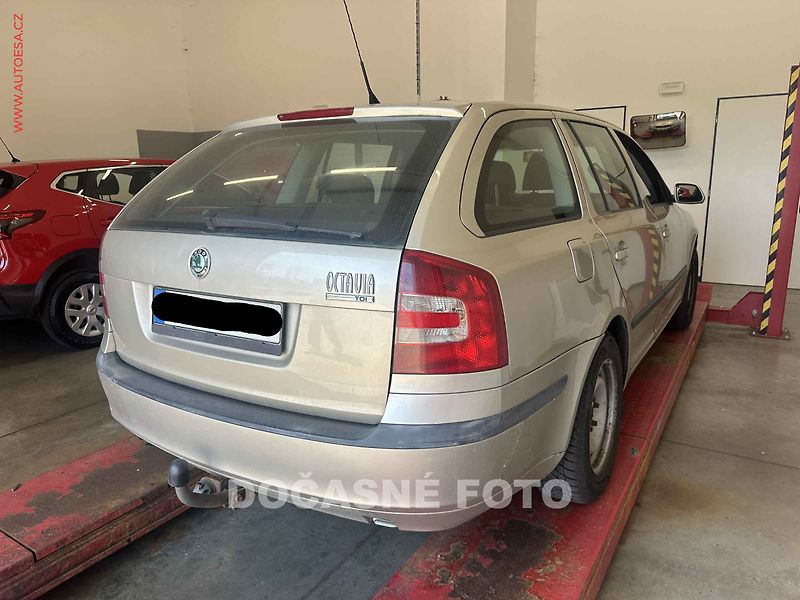 Škoda Octavia (2005) 1.9TDi, AC, výhřev sed - fotka 2 z 3