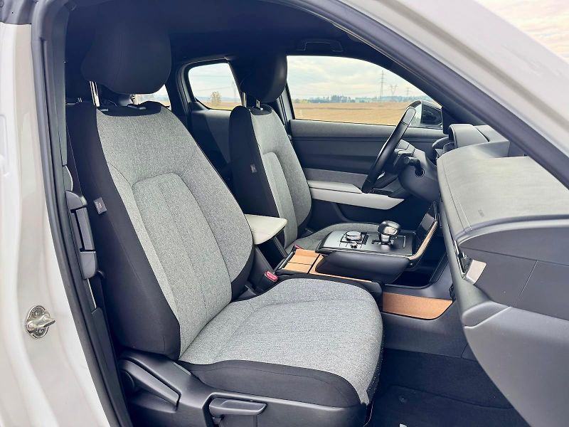 Mazda MX-30 (2020) 35,5kWh,SoH93%,HEAD-UP,KEYLESS - fotka 12 z 19