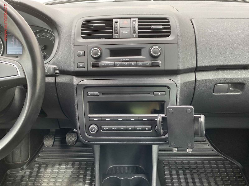 Škoda Fabia (2014) 1.2 TSi, Ambition, výhřev sed - fotka 12 z 17