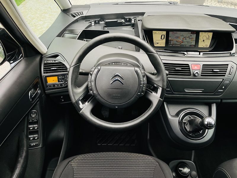 Citroën C4 Picasso 1.6i 88KW MANUÁL LED SENZORY - fotka 23 z 38