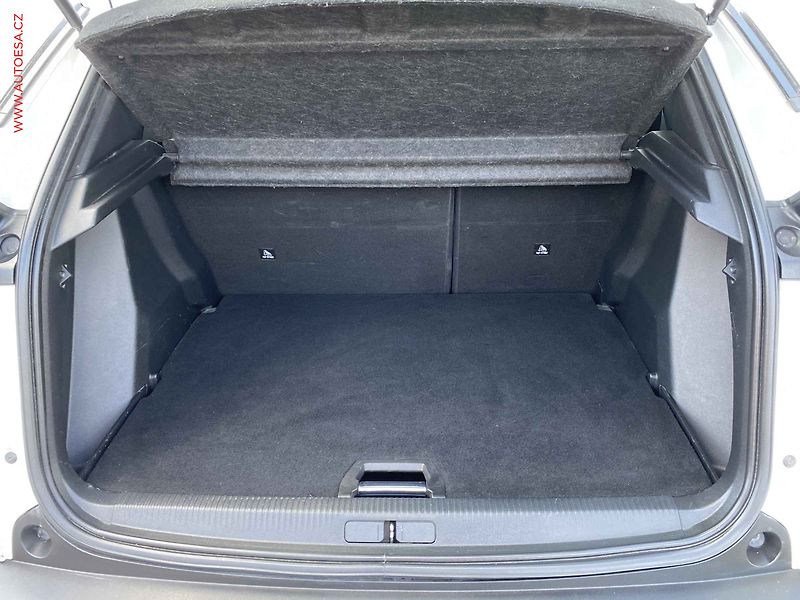 Peugeot 2008 (2020) 1.2 PT, Allure, navi, kamera - fotka 7 z 18