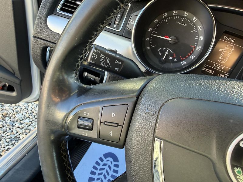 Škoda Superb II 2,0 TDi/103kW - Klima,ESP,. - fotka 17 z 71