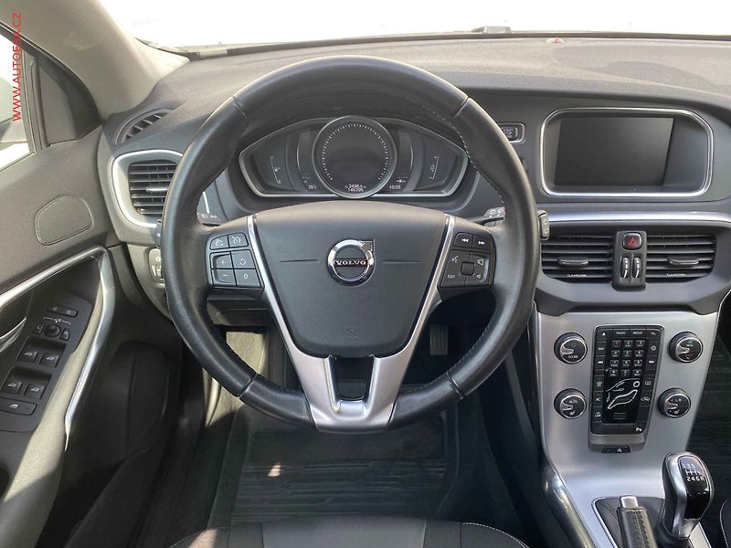 Volvo V40 (2017) 2.0T2, Momentum - fotka 11 z 17