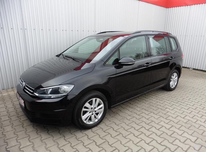 Volkswagen Touran 2,0 TDi Highline Navi - fotka 1 z 19