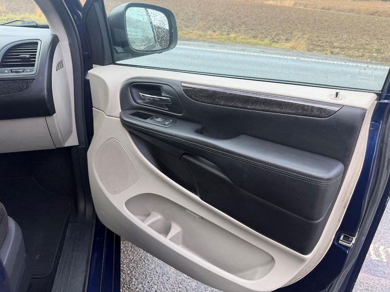 Chrysler Town & Country (2014) Grand Caravan 3,6 RT LPG 2014 - fotka 11 z 20