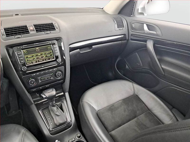 Škoda Octavia (2012) Laurin&Klement 2.0 TDI - fotka 8 z 23