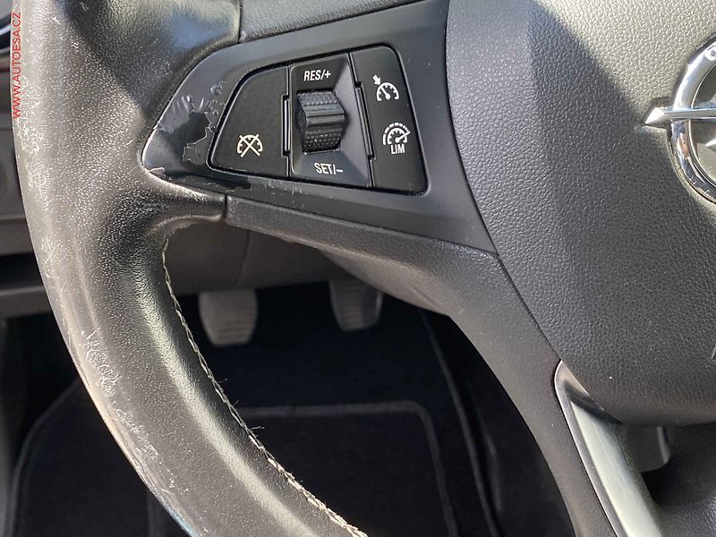 Opel Corsa (2019) 1.4i, Sport - fotka 12 z 17