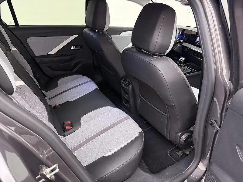 Opel Astra 1.5CDTi 96kW Elegance 1Maj DPH - fotka 10 z 12