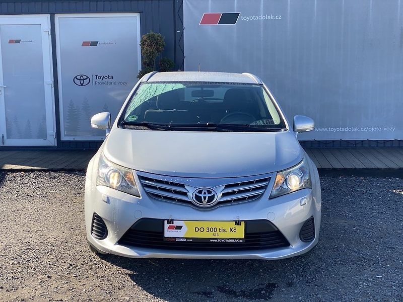 Toyota Avensis 1.6i, ČR, manual, 2x kola - fotka 3 z 13