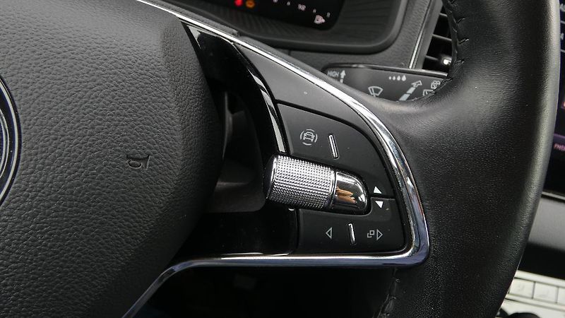 Škoda Karoq 1,0 TSI Ambition - fotka 12 z 22