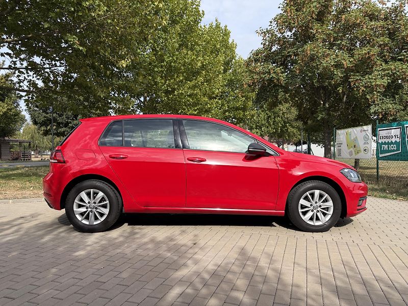 Volkswagen Golf 1.0 TSi Comfort - fotka 13 z 31