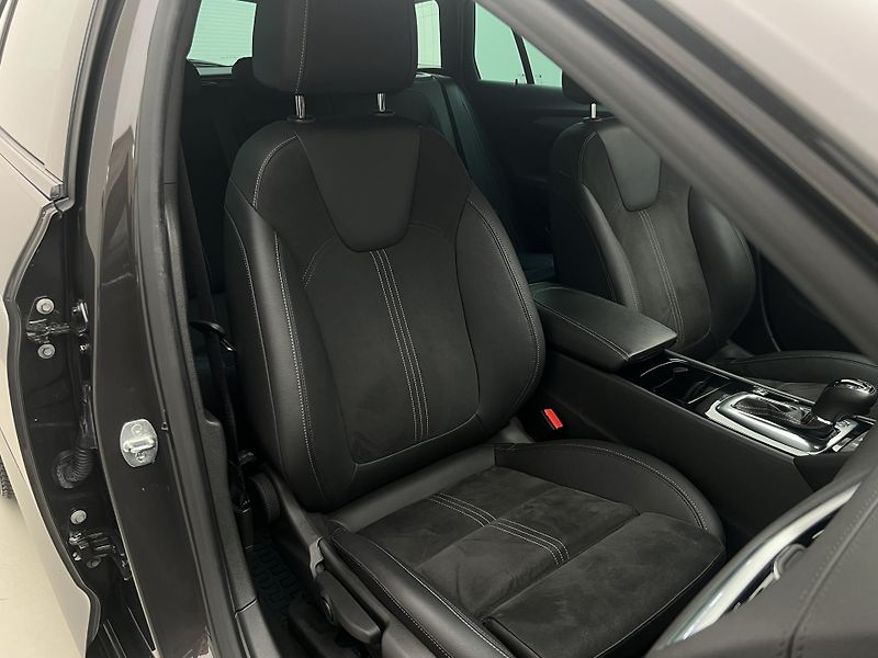 Opel Insignia 2.0 D 4x4 AUT CZ - fotka 19 z 40