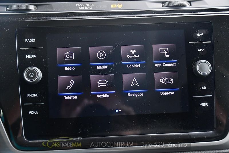 Volkswagen Touran 2.0TDi DSG TAŽNÉ 2xKOLA  - fotka 42 z 52
