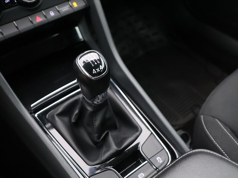 Škoda Karoq 2,0 TDI 110kW 4x4 CZ LED 2.Maj - fotka 24 z 33