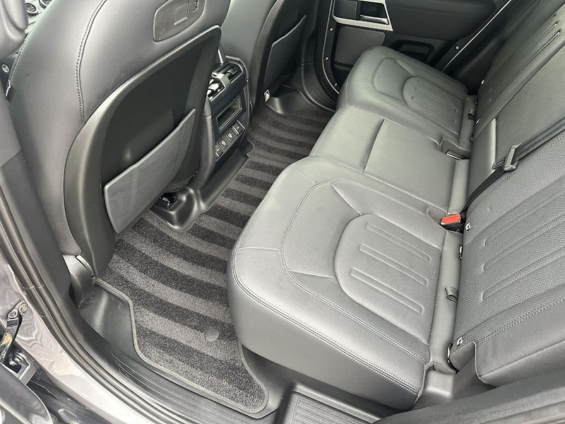 Land Rover Defender 110 D300 221kW Black Packet - fotka 16 z 18