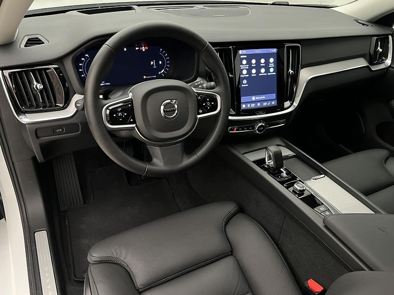 Volvo V60 B4 DARK PLUS AUT - fotka 4 z 46