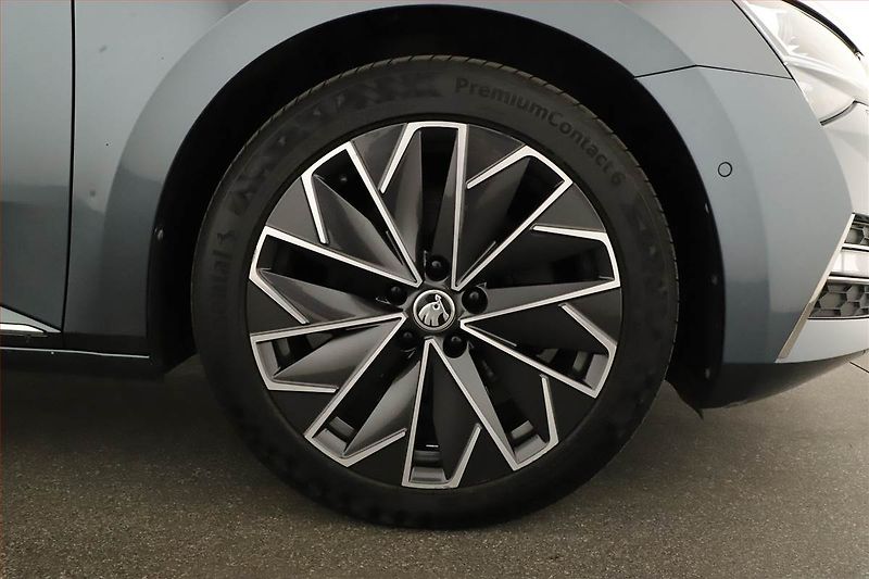 Škoda Superb (2021) Laurin&Klement 1.5 TSI - fotka 20 z 20