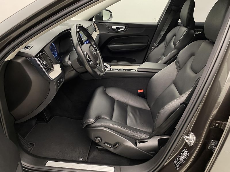 Volvo XC60 B4 AWD INSCRIPTION AUT  - fotka 3 z 50