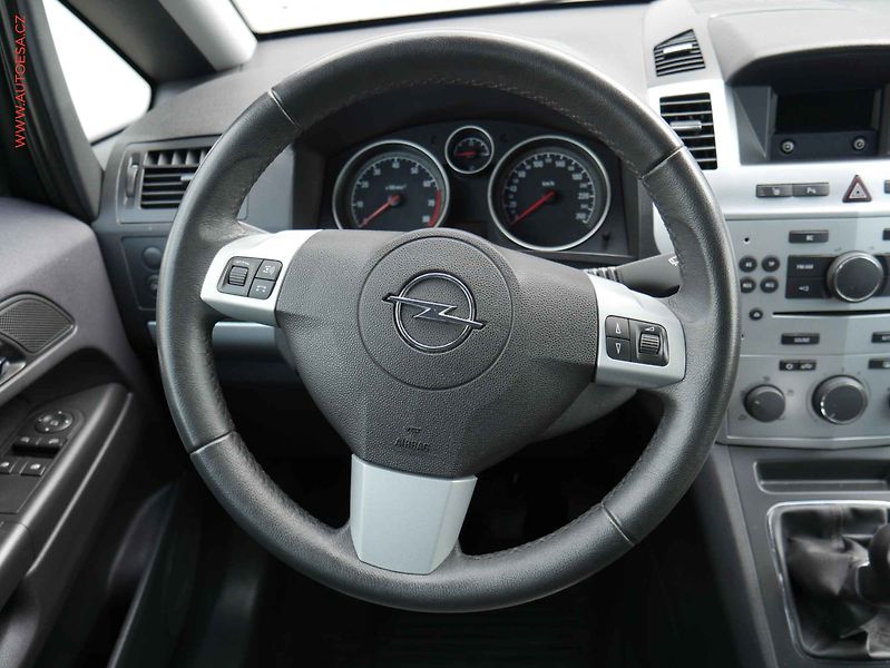 Opel Zafira (2012) 1.8i, AC, výhřev sed - fotka 12 z 19