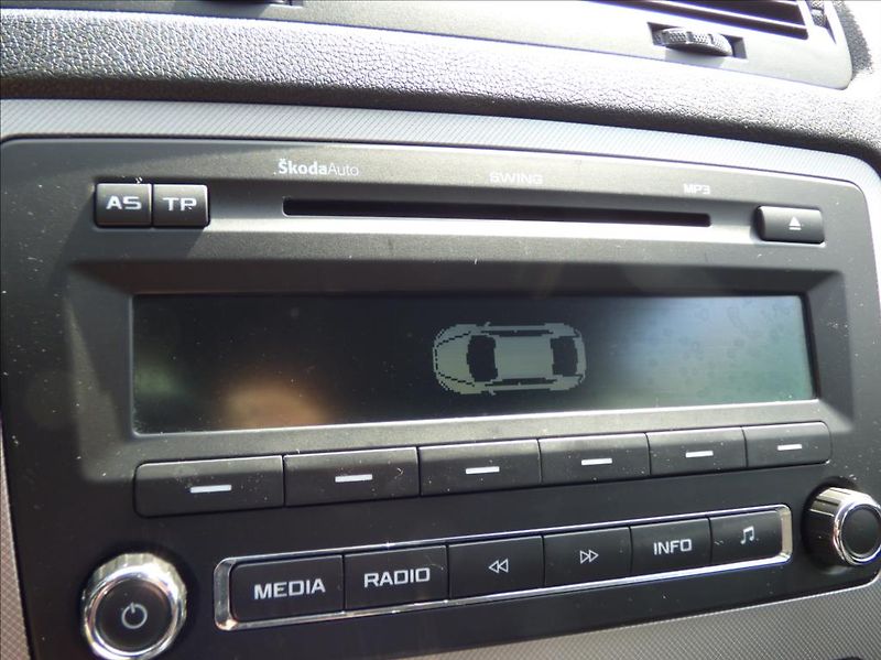 Škoda Octavia 1,6 TDI DSG, Xenon, Digi Klima - fotka 30 z 49