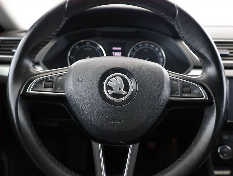 Škoda Superb (2017) 2.0 TDI, Automat, Navi - fotka 8 z 20