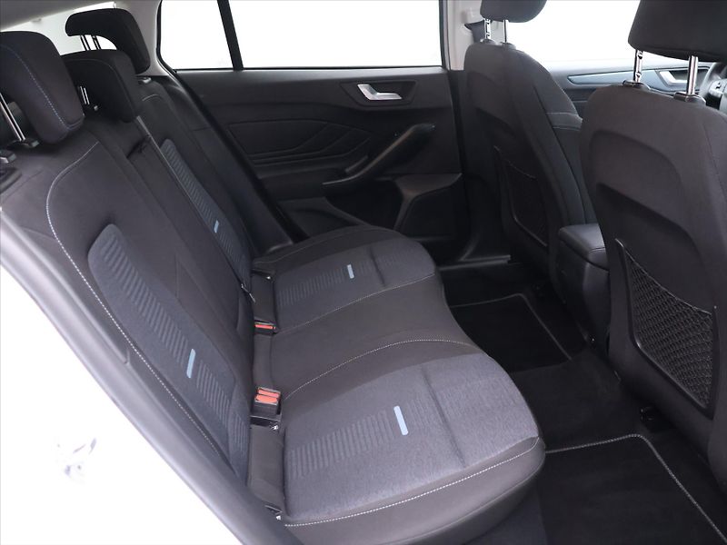 Ford Focus 1.0 EB 114 kW CZ DPH 1.Maj. - fotka 11 z 28