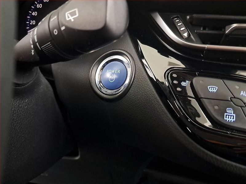 Toyota C-HR (2023) 1.8 Hybrid - fotka 19 z 21