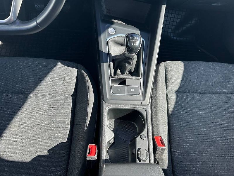 Volkswagen Golf Life 6G 1,5TSi - fotka 9 z 24