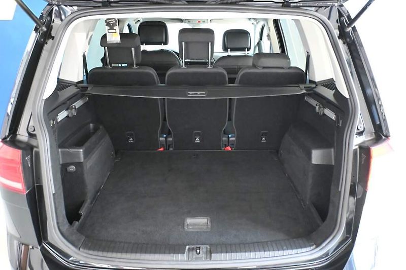 Volkswagen Touran (2023) 2.0 LED DSG ACC Tažné COMFORTL - fotka 8 z 32