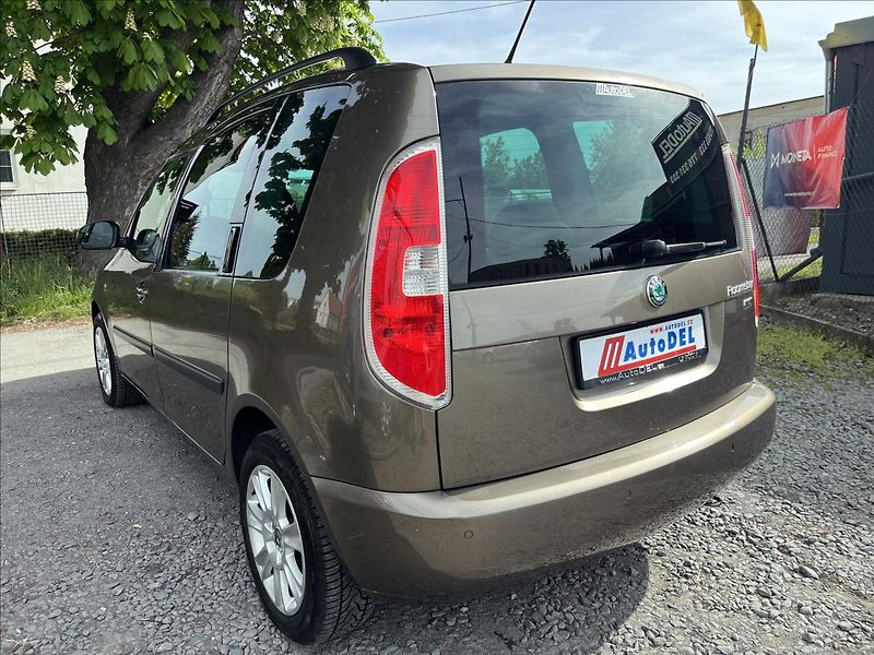 Škoda Roomster 1,2 TSi  Vyhřev,Senzory,ALU - fotka 4 z 50