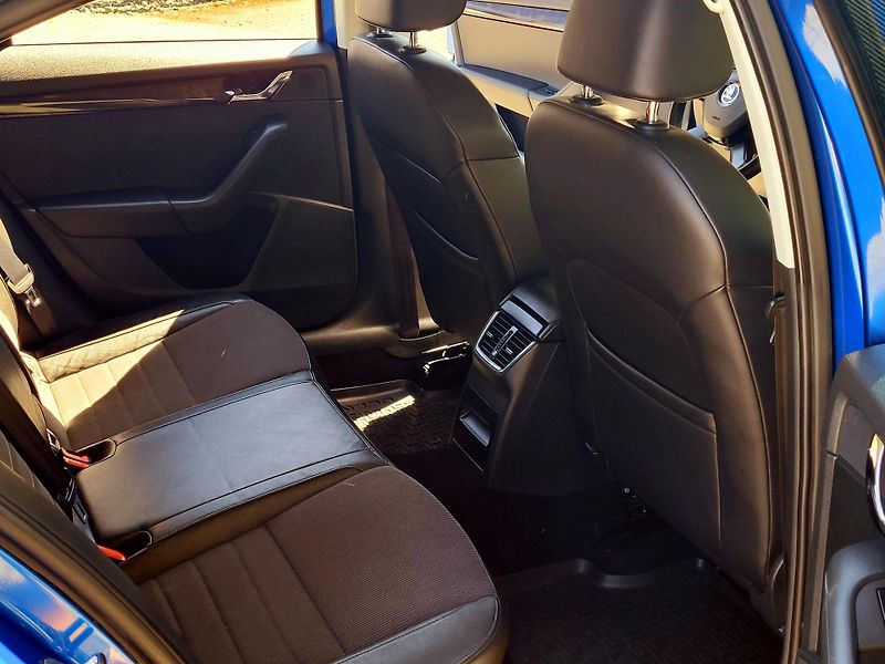 Škoda Octavia Elegance *SERV.KN,BIXENONY   - fotka 25 z 48
