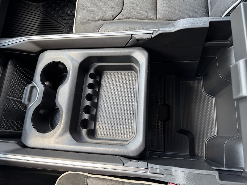 RAM 1500 5,7 HEMI Laramie Rambox - fotka 50 z 60