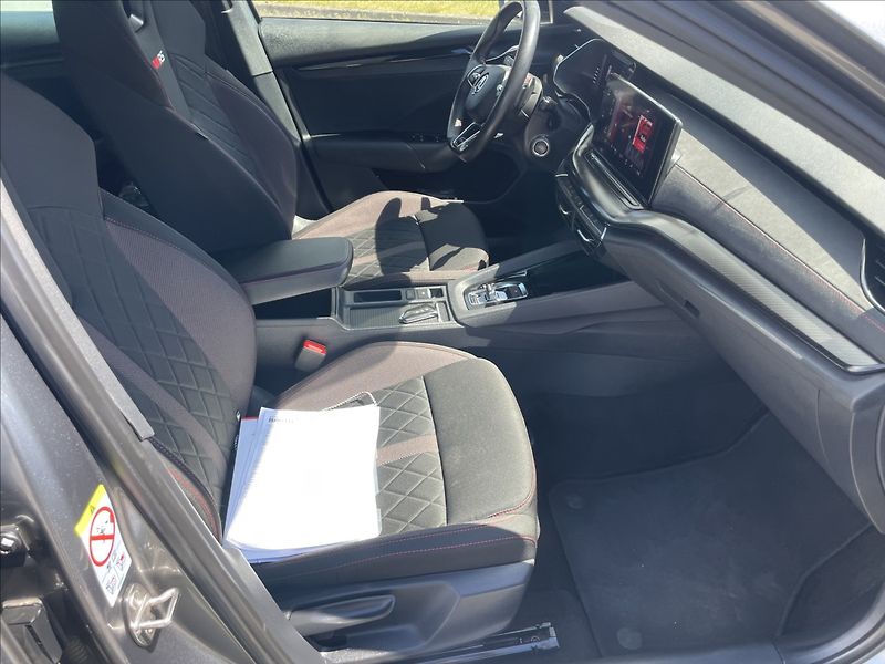 Škoda Octavia 2,0 TSi 180kw RS DSG Style Plu - fotka 12 z 39